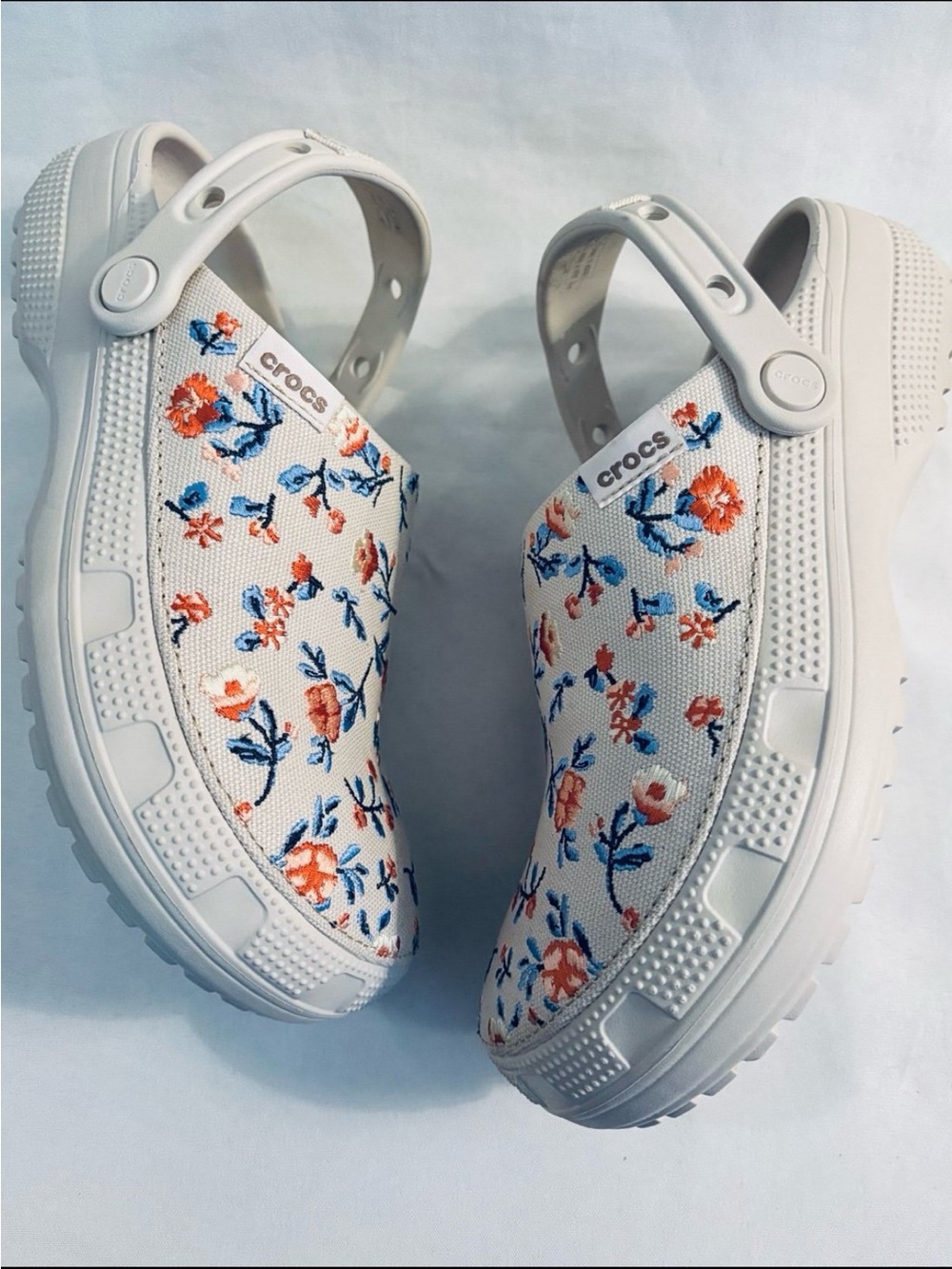 CROCS CLASSIC CRAFTED FLORAL CLOGS